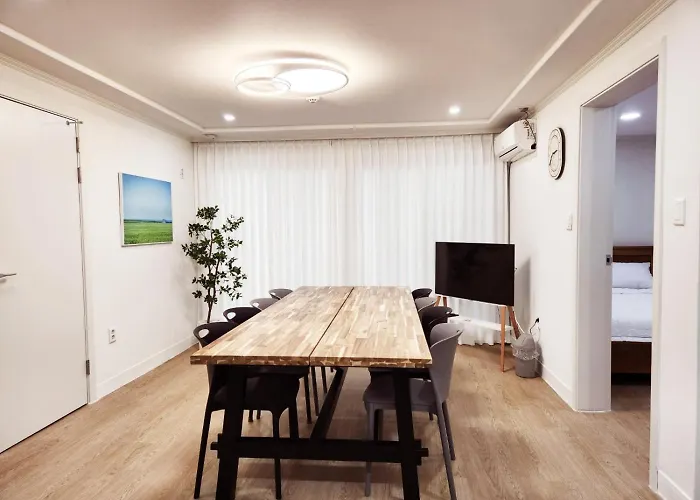 Апартаменты Hongdae Station House