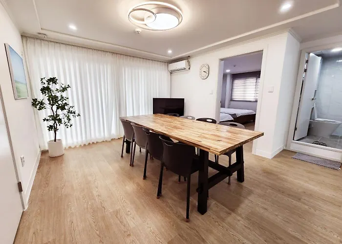 Апартаменты Hongdae Station House